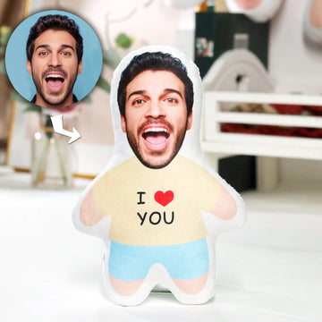 Muñeco Personalizado "Mini-Me": Convierte cualquier foto en un cojín divertido